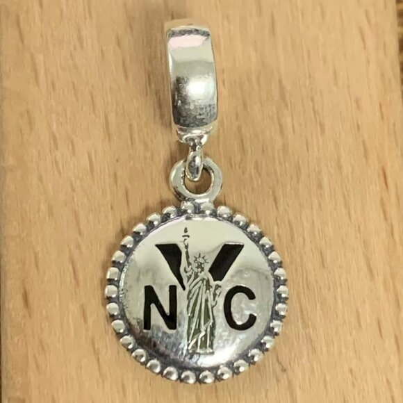 Pandora NYC New York City w/Lady Liberty Exclusive Charm, S925 Silver Bracelets - Picture 1 of 4